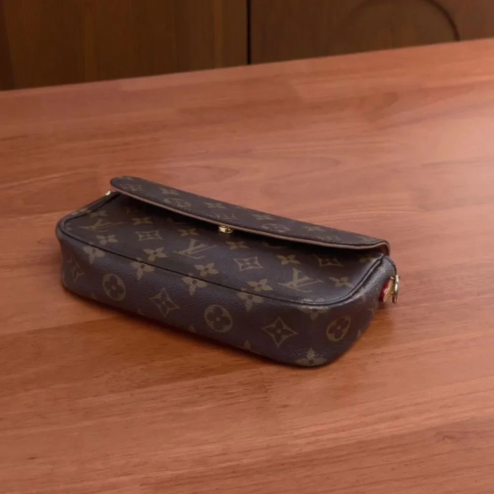 Louis Vuitton Women Pre-Loved Bag Very Good Condition